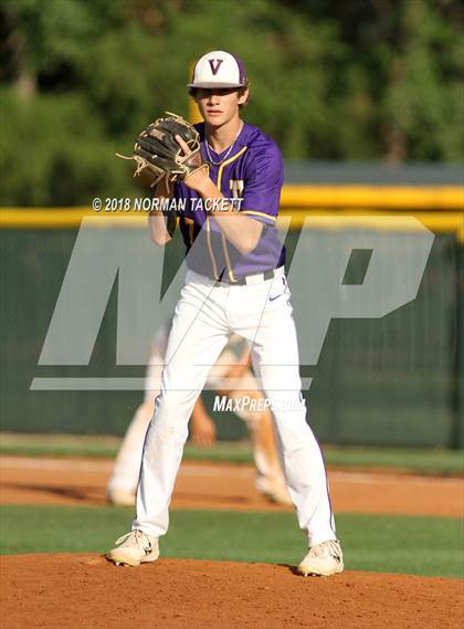 Thumbnail 2 in Valley Center vs. Bishop Carroll (KSHSAA 5A Regional Playoff) photogallery.
