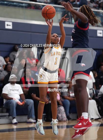 Thumbnail 2 in La Vega vs. Madisonville (UIL 4A Region 3 Final) photogallery.