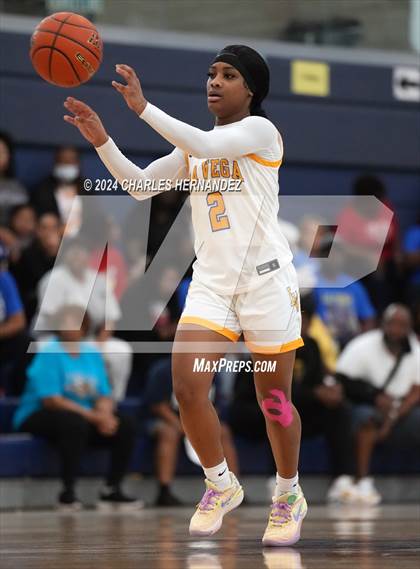 Thumbnail 2 in La Vega vs. Madisonville (UIL 4A Region 3 Final) photogallery.