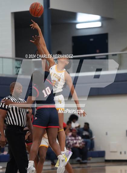 Thumbnail 3 in La Vega vs. Madisonville (UIL 4A Region 3 Final) photogallery.