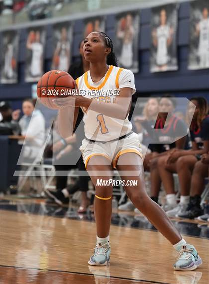 Thumbnail 2 in La Vega vs. Madisonville (UIL 4A Region 3 Final) photogallery.
