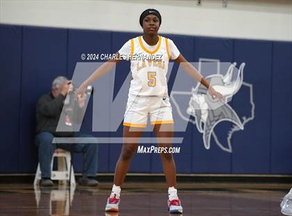 Thumbnail 2 in La Vega vs. Madisonville (UIL 4A Region 3 Final) photogallery.