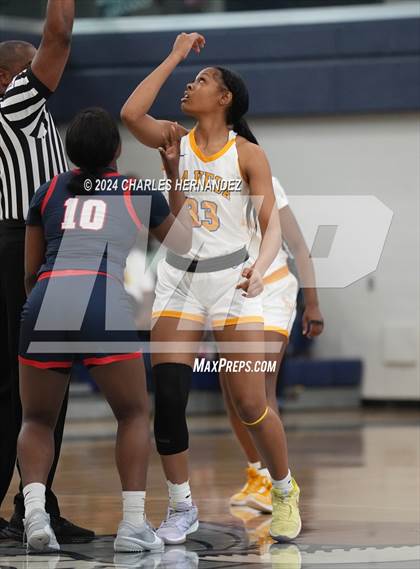 Thumbnail 2 in La Vega vs. Madisonville (UIL 4A Region 3 Final) photogallery.