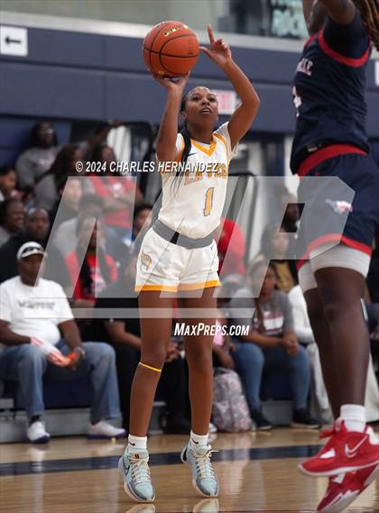Thumbnail 1 in La Vega vs. Madisonville (UIL 4A Region 3 Final) photogallery.