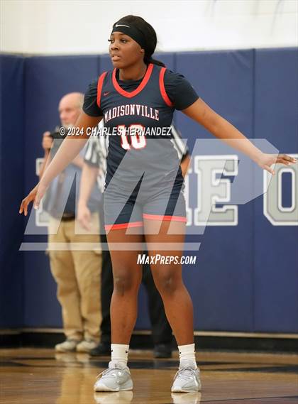 Thumbnail 3 in La Vega vs. Madisonville (UIL 4A Region 3 Final) photogallery.