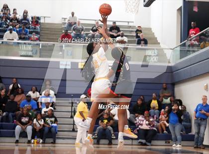 Thumbnail 2 in La Vega vs. Madisonville (UIL 4A Region 3 Final) photogallery.