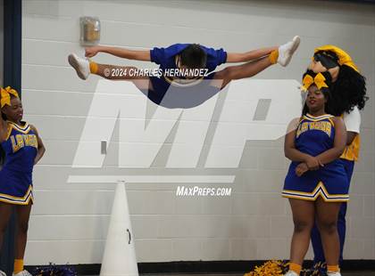 Thumbnail 1 in La Vega vs. Madisonville (UIL 4A Region 3 Final) photogallery.