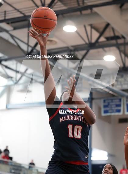 Thumbnail 2 in La Vega vs. Madisonville (UIL 4A Region 3 Final) photogallery.