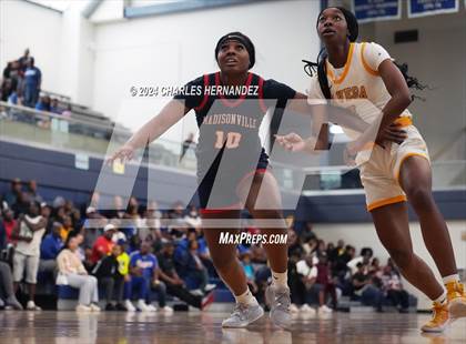 Thumbnail 2 in La Vega vs. Madisonville (UIL 4A Region 3 Final) photogallery.