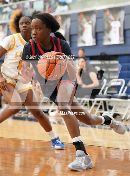Thumbnail 1 in La Vega vs. Madisonville (UIL 4A Region 3 Final) photogallery.