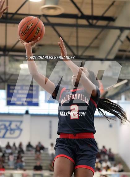 Thumbnail 2 in La Vega vs. Madisonville (UIL 4A Region 3 Final) photogallery.