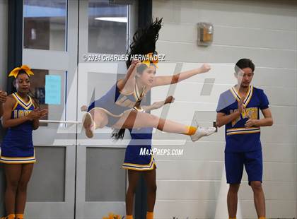 Thumbnail 3 in La Vega vs. Madisonville (UIL 4A Region 3 Final) photogallery.