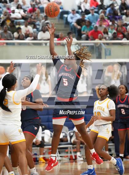 Thumbnail 3 in La Vega vs. Madisonville (UIL 4A Region 3 Final) photogallery.
