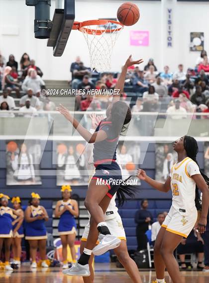 Thumbnail 1 in La Vega vs. Madisonville (UIL 4A Region 3 Final) photogallery.