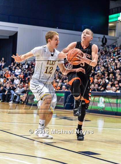 Thumbnail 3 in Wilmington @ Centerville (OHSAA Southwest Regional Final) photogallery.