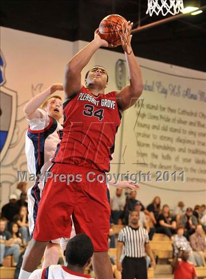 Thumbnail 2 in Pleasant Grove vs. King (MaxPreps Holiday Classic) photogallery.