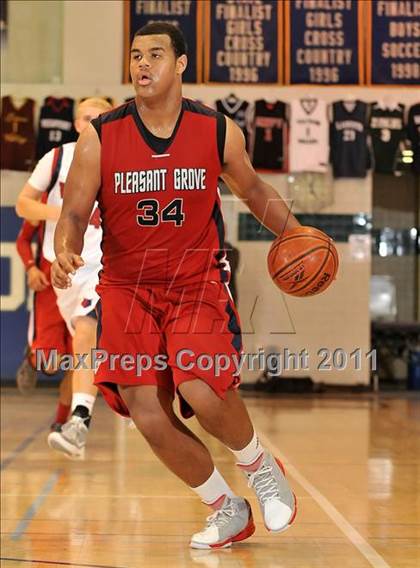 Thumbnail 3 in Pleasant Grove vs. King (MaxPreps Holiday Classic) photogallery.