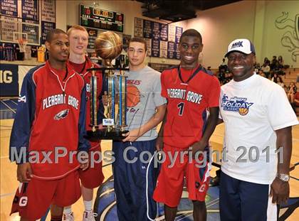 Thumbnail 2 in Pleasant Grove vs. King (MaxPreps Holiday Classic) photogallery.