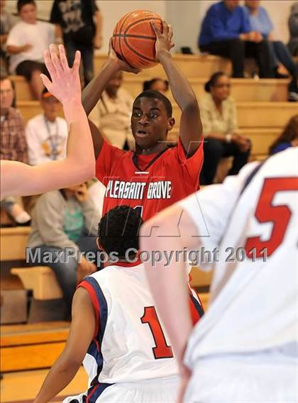 Thumbnail 3 in Pleasant Grove vs. King (MaxPreps Holiday Classic) photogallery.