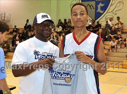 Thumbnail 2 in Pleasant Grove vs. King (MaxPreps Holiday Classic) photogallery.