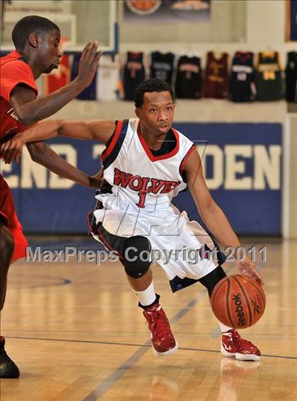 Thumbnail 2 in Pleasant Grove vs. King (MaxPreps Holiday Classic) photogallery.