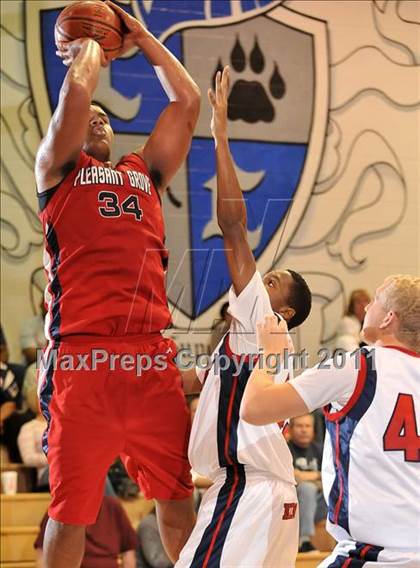 Thumbnail 3 in Pleasant Grove vs. King (MaxPreps Holiday Classic) photogallery.