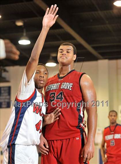 Thumbnail 2 in Pleasant Grove vs. King (MaxPreps Holiday Classic) photogallery.