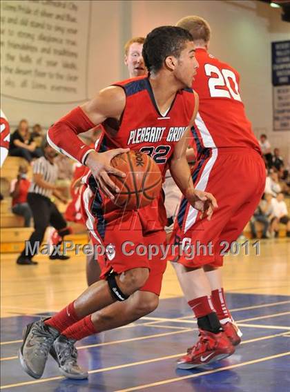 Thumbnail 1 in Pleasant Grove vs. King (MaxPreps Holiday Classic) photogallery.