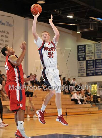 Thumbnail 3 in Pleasant Grove vs. King (MaxPreps Holiday Classic) photogallery.