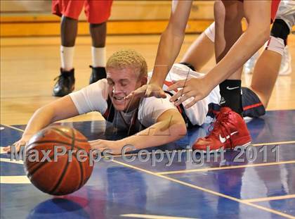 Thumbnail 2 in Pleasant Grove vs. King (MaxPreps Holiday Classic) photogallery.