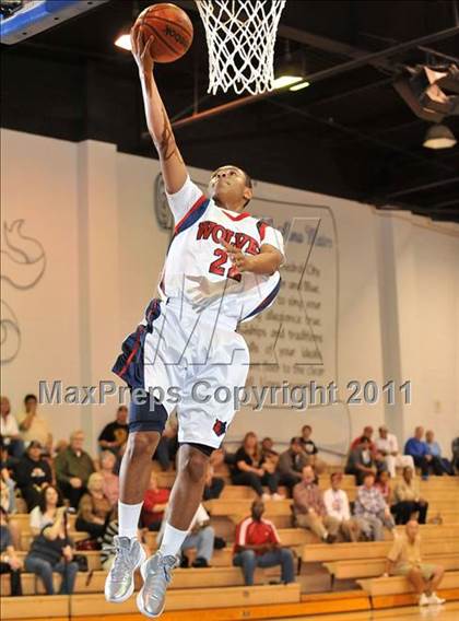 Thumbnail 2 in Pleasant Grove vs. King (MaxPreps Holiday Classic) photogallery.