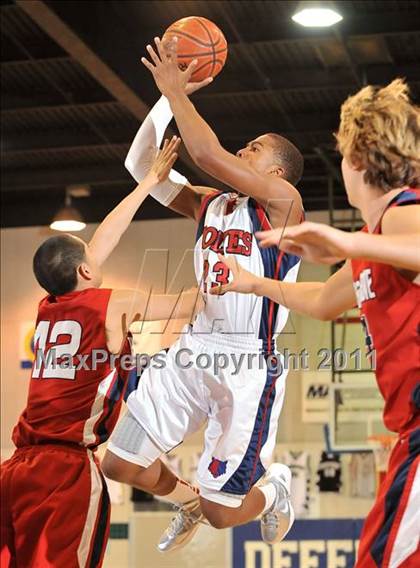Thumbnail 2 in Pleasant Grove vs. King (MaxPreps Holiday Classic) photogallery.