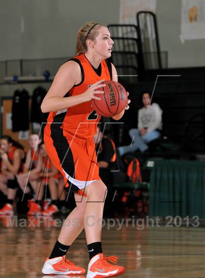 Thumbnail 3 in Roseville vs. Dixon (Ram Jam Winter Classic) photogallery.