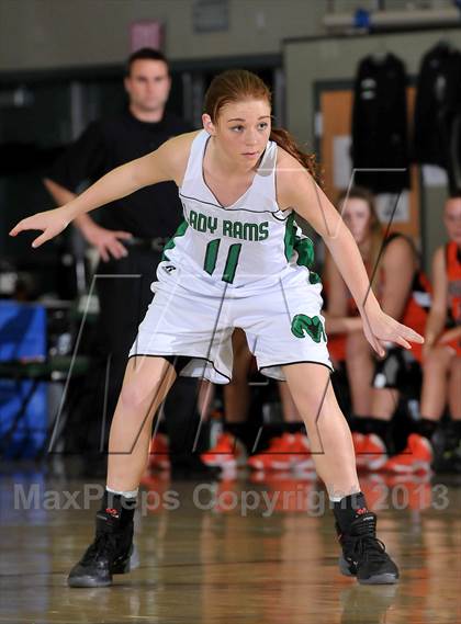 Thumbnail 3 in Roseville vs. Dixon (Ram Jam Winter Classic) photogallery.