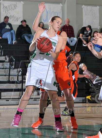 Thumbnail 3 in Roseville vs. Dixon (Ram Jam Winter Classic) photogallery.