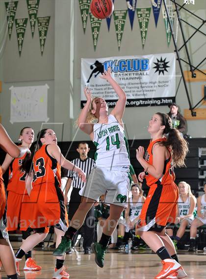 Thumbnail 2 in Roseville vs. Dixon (Ram Jam Winter Classic) photogallery.