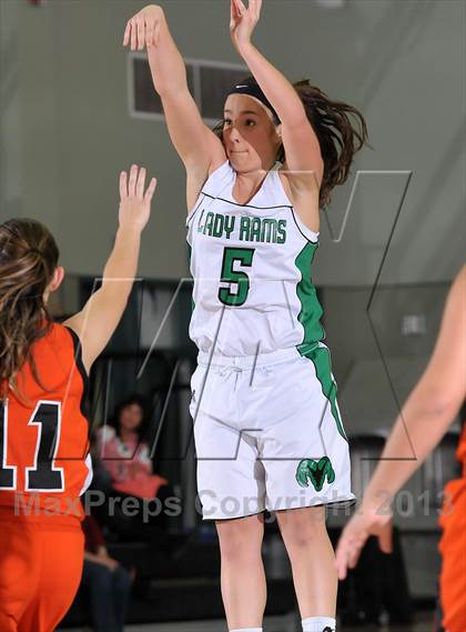 Thumbnail 3 in Roseville vs. Dixon (Ram Jam Winter Classic) photogallery.