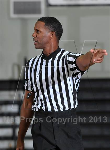 Thumbnail 1 in Roseville vs. Dixon (Ram Jam Winter Classic) photogallery.