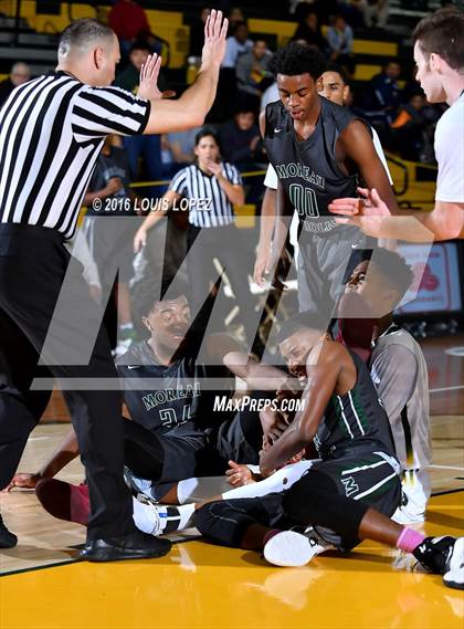Thumbnail 1 in Damien vs. Moreau Catholic (The Classic at Damien) photogallery.