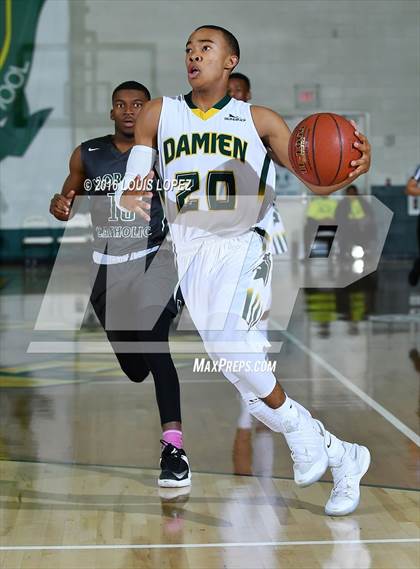 Thumbnail 3 in Damien vs. Moreau Catholic (The Classic at Damien) photogallery.