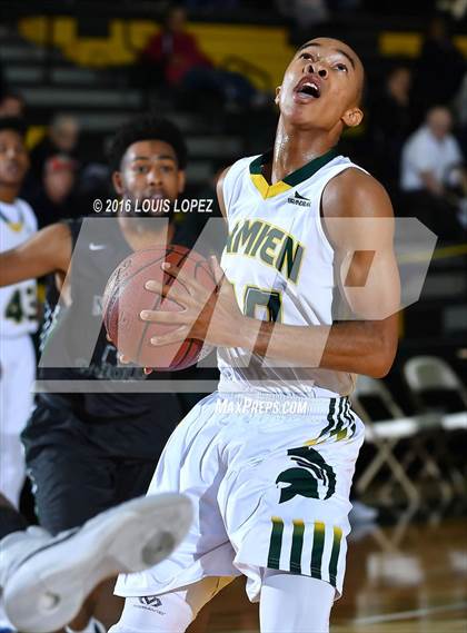 Thumbnail 2 in Damien vs. Moreau Catholic (The Classic at Damien) photogallery.
