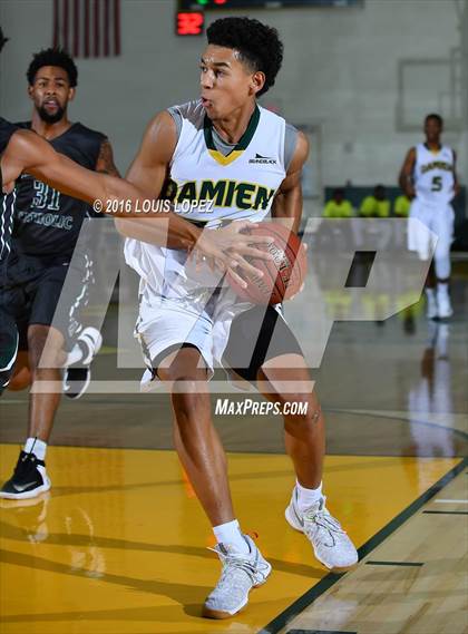 Thumbnail 2 in Damien vs. Moreau Catholic (The Classic at Damien) photogallery.