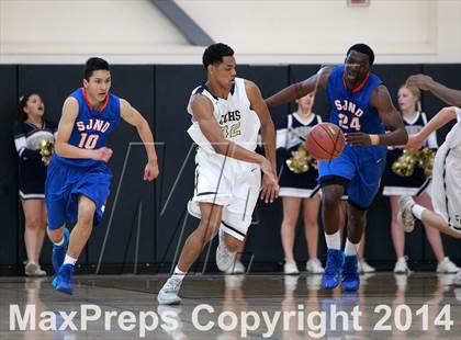 Thumbnail 3 in Central Catholic vs. St. Joseph Notre Dame (CIF NorCal Regional D5 Final) photogallery.