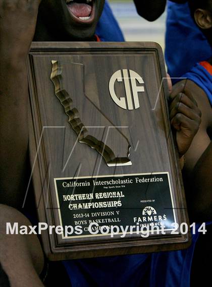 Thumbnail 1 in Central Catholic vs. St. Joseph Notre Dame (CIF NorCal Regional D5 Final) photogallery.