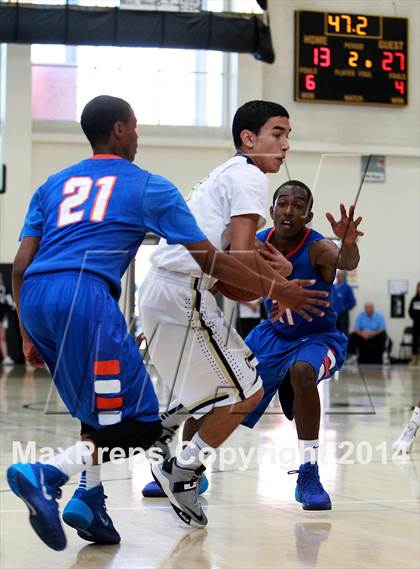 Thumbnail 3 in Central Catholic vs. St. Joseph Notre Dame (CIF NorCal Regional D5 Final) photogallery.