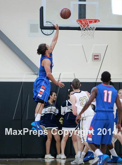 Thumbnail 1 in Central Catholic vs. St. Joseph Notre Dame (CIF NorCal Regional D5 Final) photogallery.