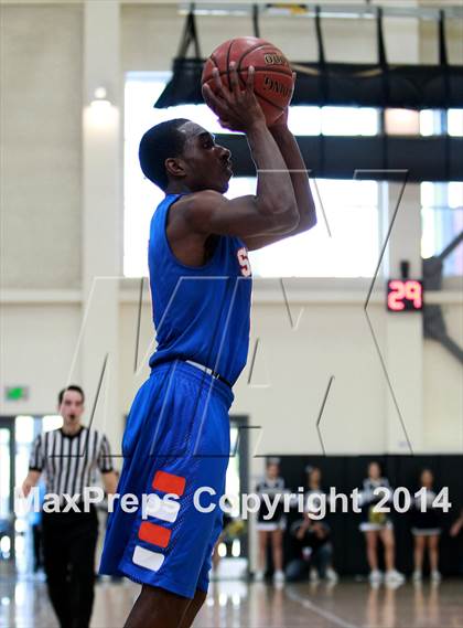 Thumbnail 1 in Central Catholic vs. St. Joseph Notre Dame (CIF NorCal Regional D5 Final) photogallery.