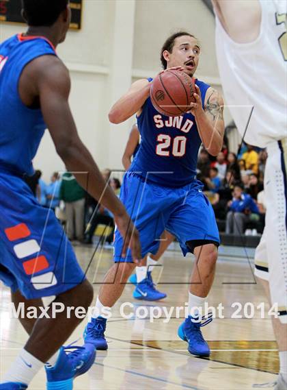 Thumbnail 2 in Central Catholic vs. St. Joseph Notre Dame (CIF NorCal Regional D5 Final) photogallery.