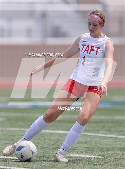 Thumbnail 3 in Round Rock vs. Taft (UIL 6A Soccer Regional Semifinal) photogallery.