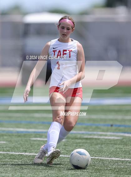 Thumbnail 3 in Round Rock vs. Taft (UIL 6A Soccer Regional Semifinal) photogallery.